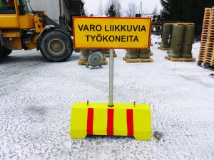 Lujabetonin Liikenne-este maalattu