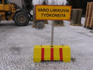 Lujabetoni liikenne-este maalattu